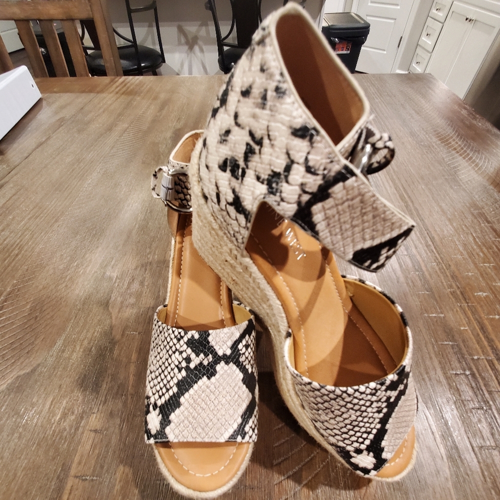 Nine West Snakeskin Print Espadrilles Buckle Wedge (8.5M) NWOT